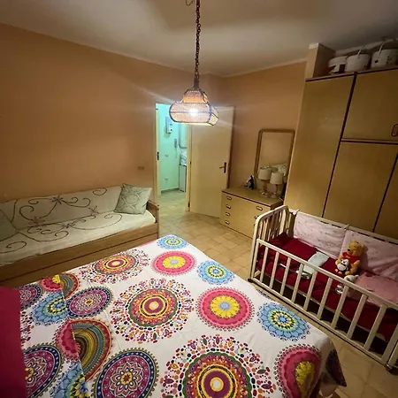 Con Grande Terrazza, 100 M Dal Mare 斯卡莱阿