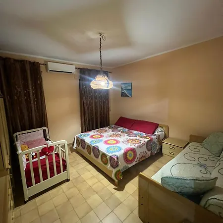 Con Grande Terrazza, 100 M Dal Mare 公寓