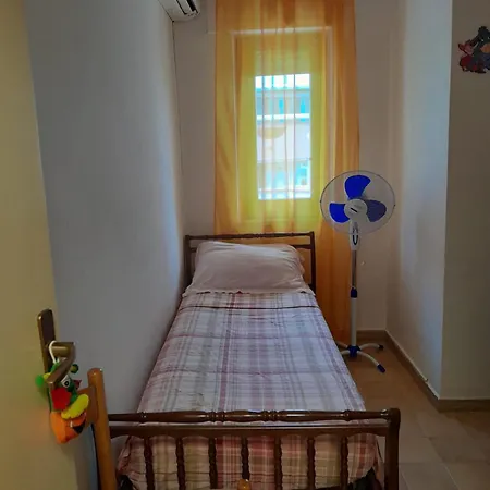 Con Grande Terrazza, 100 M Dal Mare *