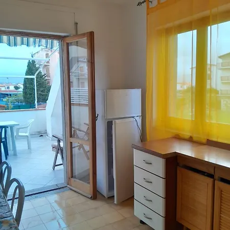 Con Grande Terrazza, 100 M Dal Mare