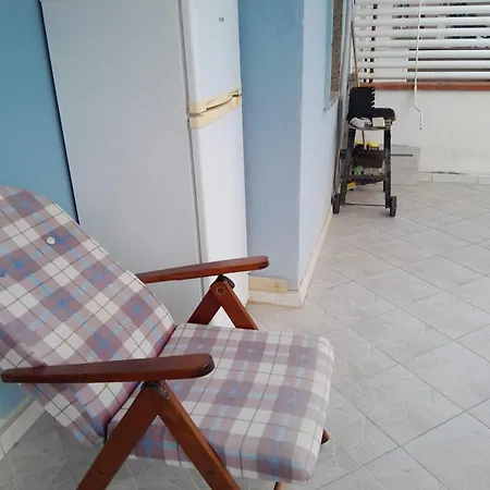 Con Grande Terrazza, 100 M Dal Mare 公寓