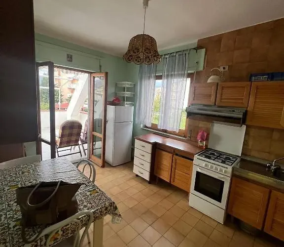 Con Grande Terrazza, 100 M Dal Mare