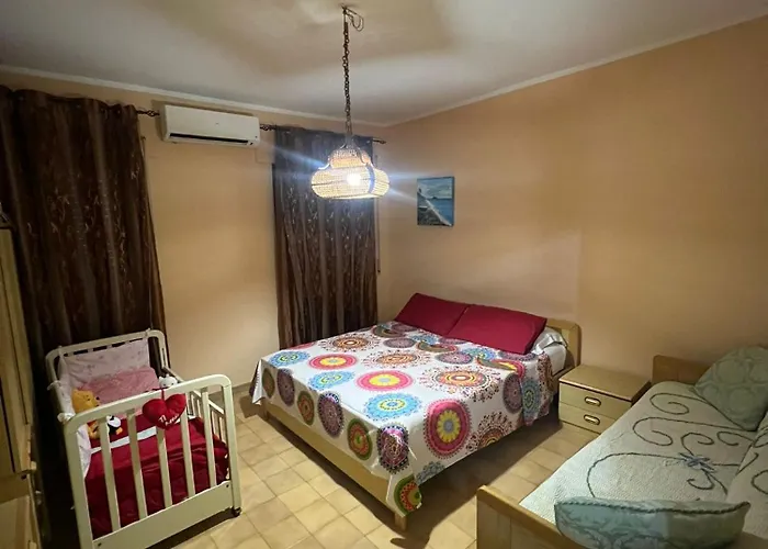 Con Grande Terrazza, 100 M Dal Mare Apartamento