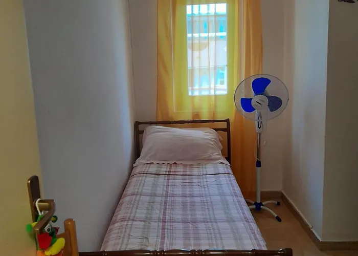 Con Grande Terrazza, 100 M Dal Mare *