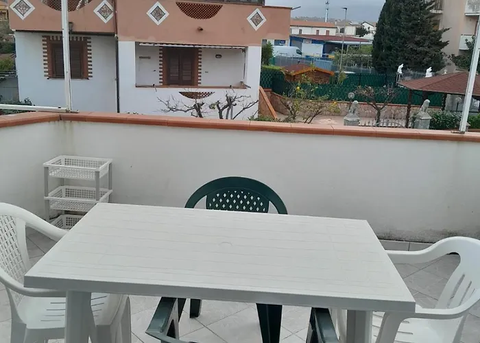 Con Grande Terrazza, 100 M Dal Mare