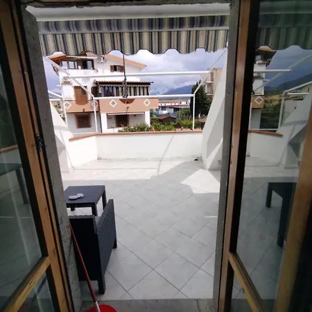 Διαμέρισμα Con Grande Terrazza, 100 M Dal Mare Scalea