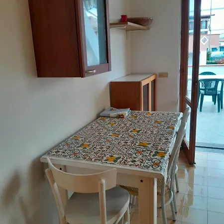 Con Grande Terrazza, 100 M Dal Mare Scalea