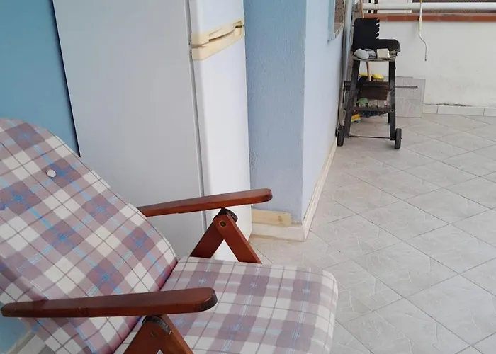 Con Grande Terrazza, 100 M Dal Mare Daire